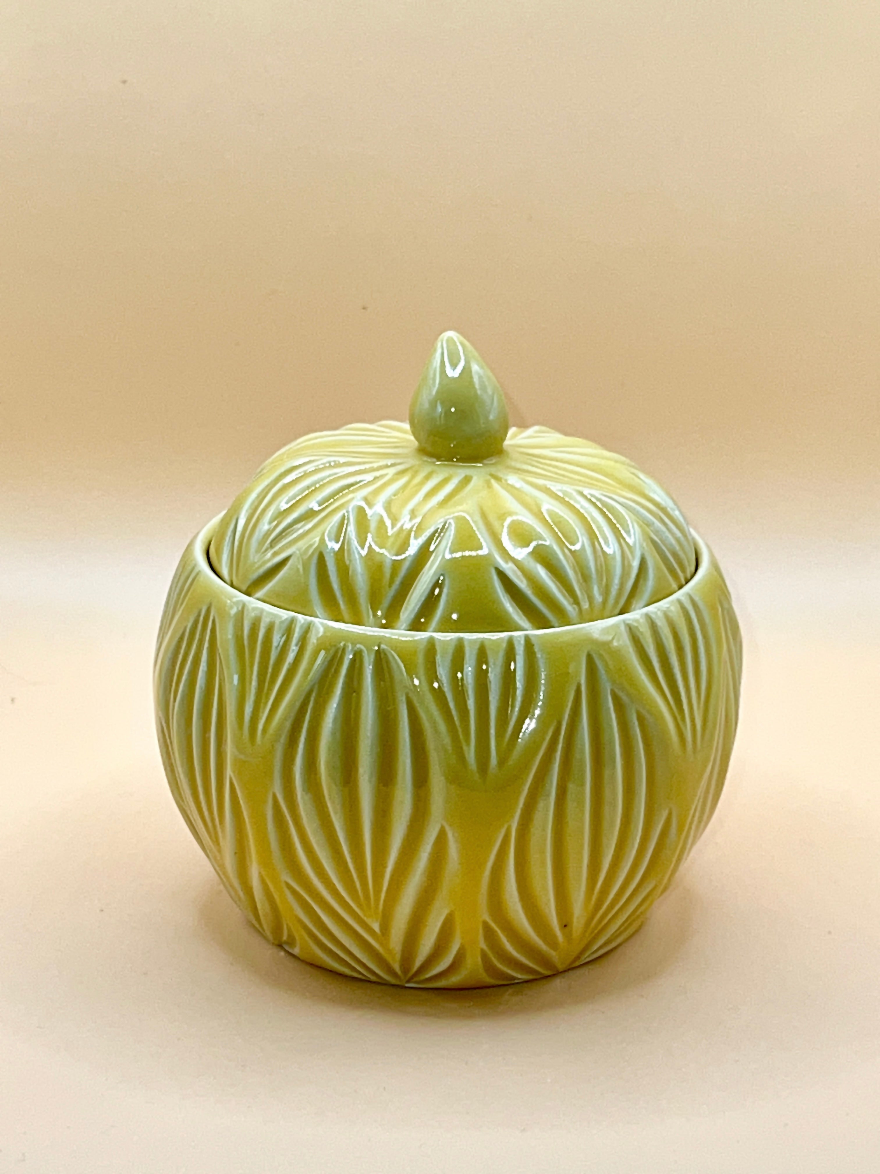 Marigold leaf pattern jar