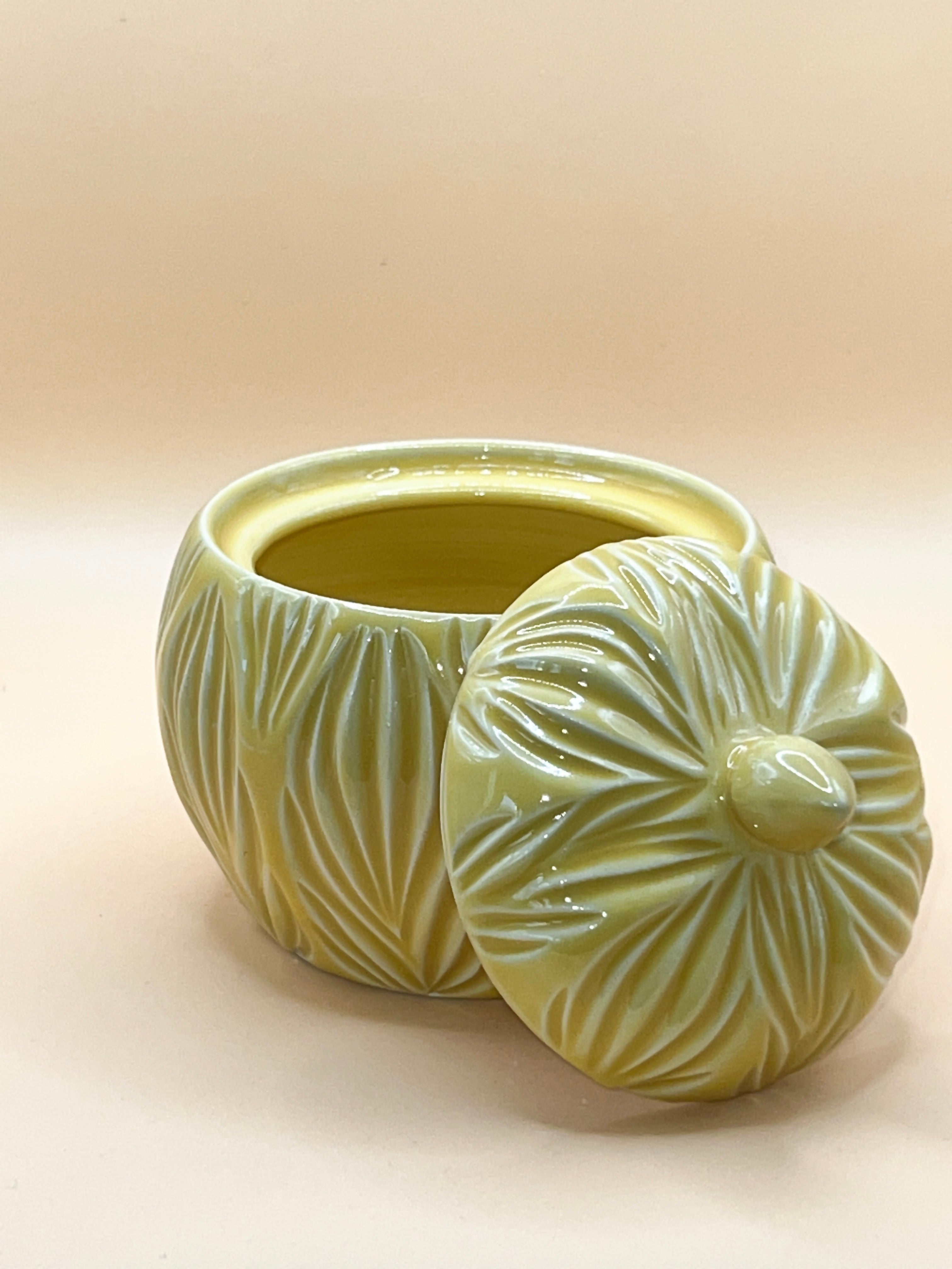 Marigold leaf pattern jar