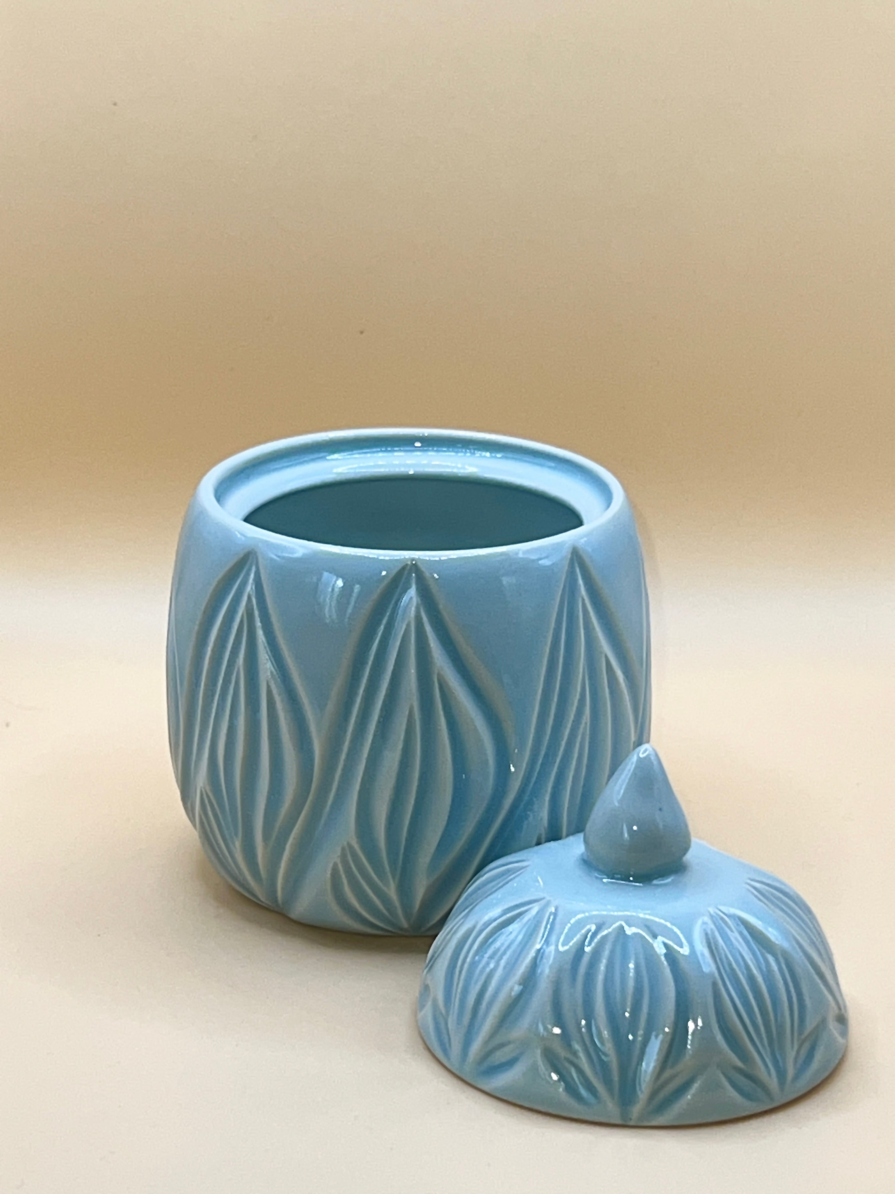 Morning mist leaf pattern jar